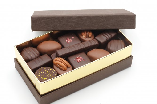 Ballotin Premium avec flot. Assortiment de 28 chocolats