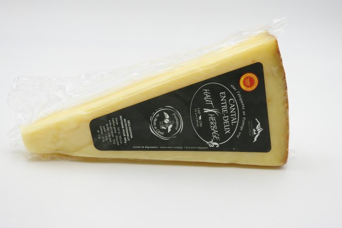 Cantal &quot;Entre Deux&quot; au Lait Cru AOP