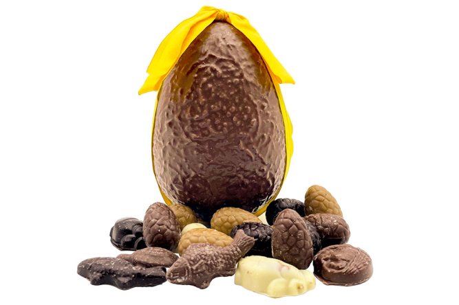 Oeuf chocolat lait garni fritures chocolat et oeufs pralinés