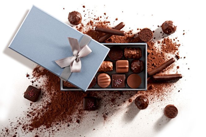 Ballotin Premium avec flot. Assortiment de 17 chocolats.