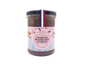 Pâte à tartiner chocolat noir, amandes, éclats de caramel